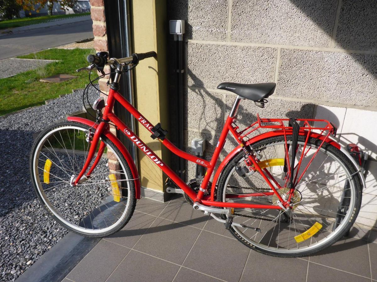 Maison et vélos à Godinne dans la Vallée de la Meuse Exterior foto