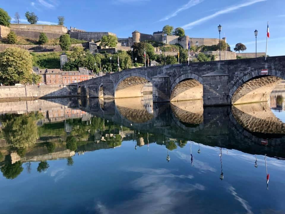Maison et vélos à Godinne dans la Vallée de la Meuse Exterior foto