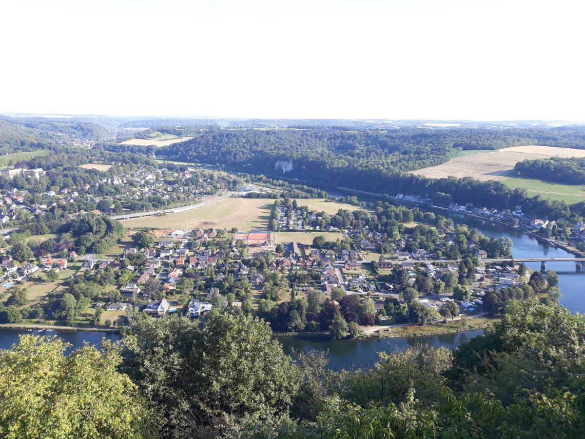 Maison et vélos à Godinne dans la Vallée de la Meuse Exterior foto