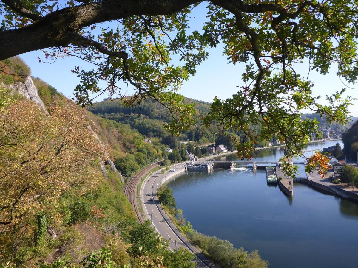 Maison et vélos à Godinne dans la Vallée de la Meuse Exterior foto